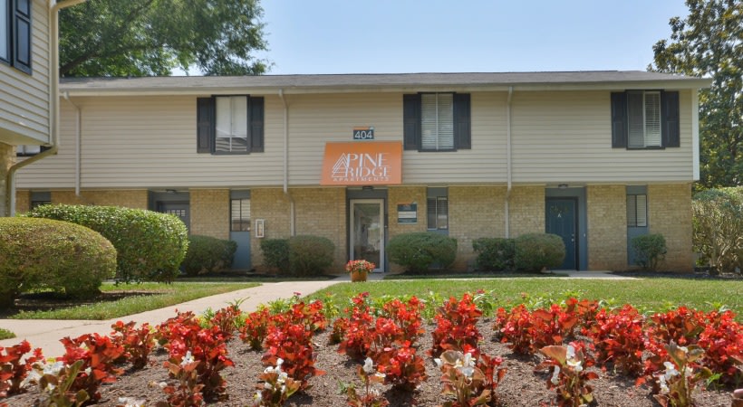 Pine Ridge Apartments Image 3