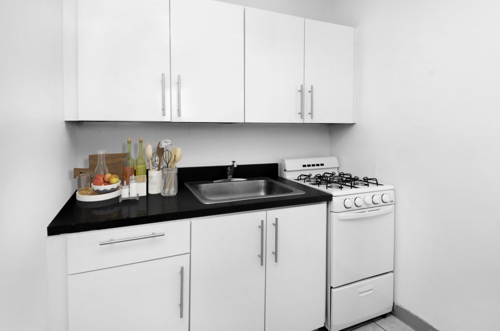 1049 West Oakdale Image 7