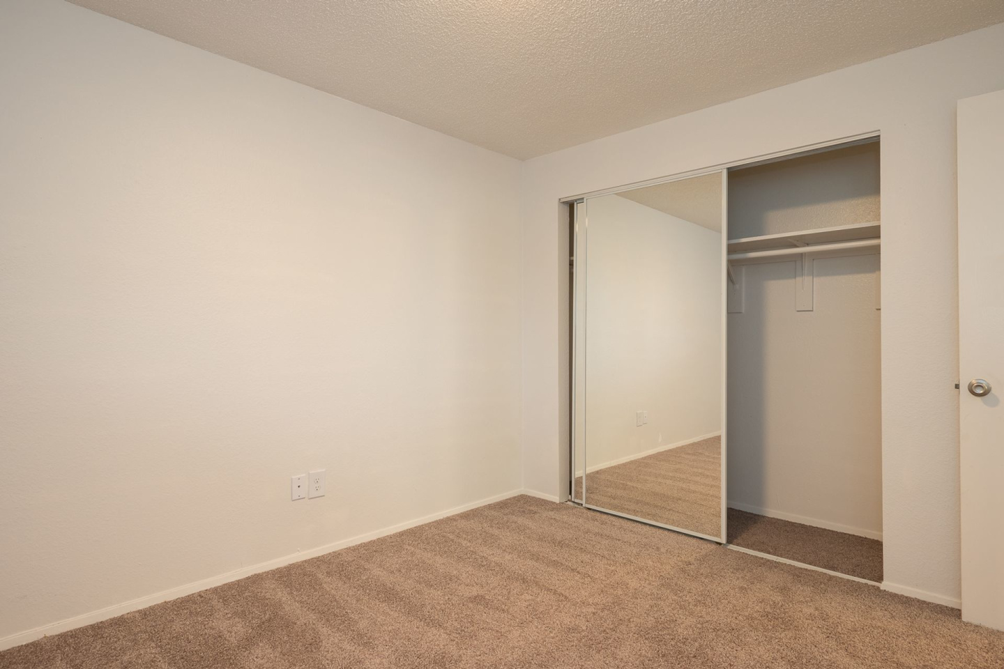 Lindbrook Apartments Image 20
