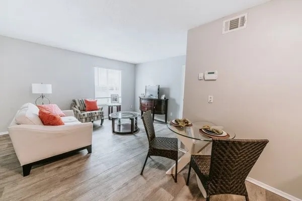 Coastal Pointe Apartments Image 4