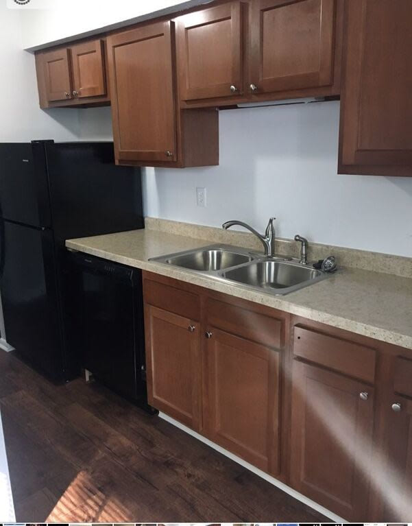 Pier 39 Apartments & Townhomes Image 2