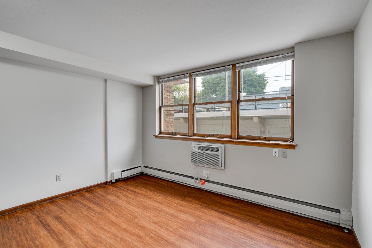 Bryant Manor Apartments Image 24