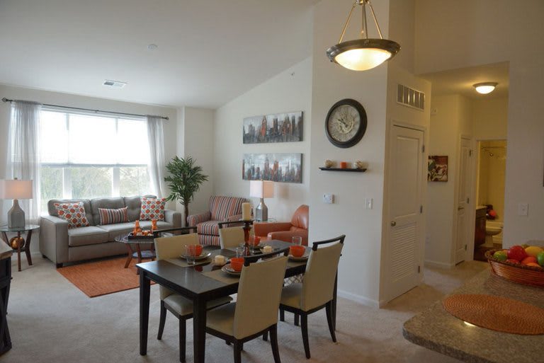 Addison Court Image 4