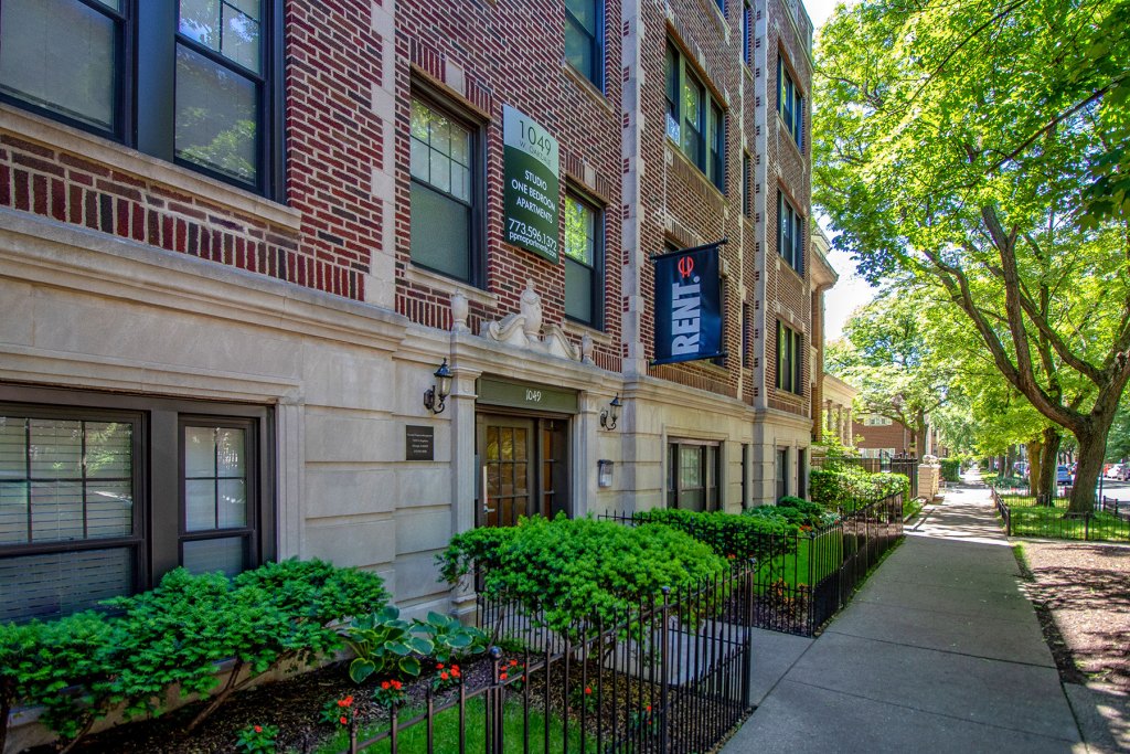 1049 West Oakdale Image 23