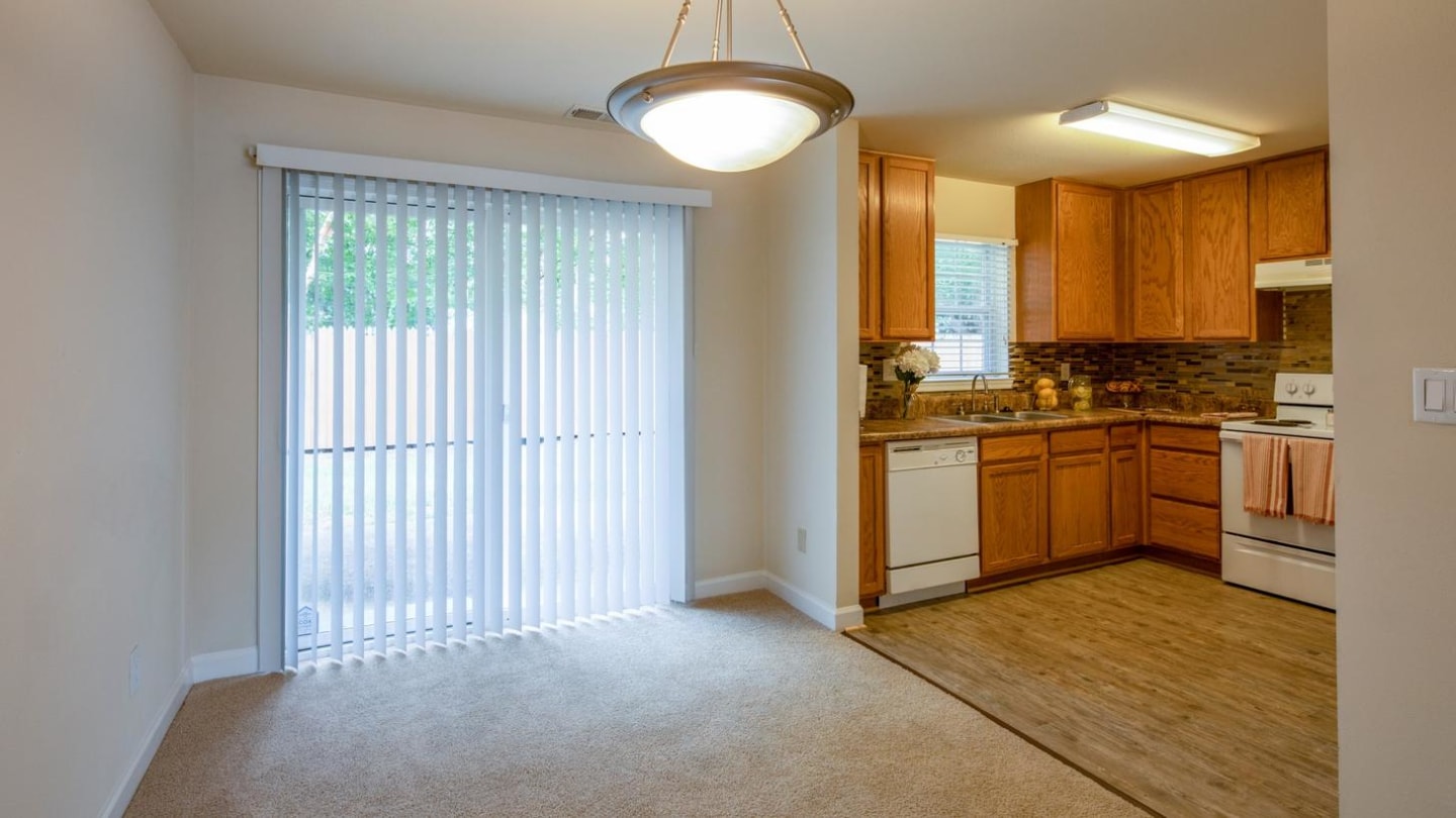 Lakeville Townhome Apartments Image 2
