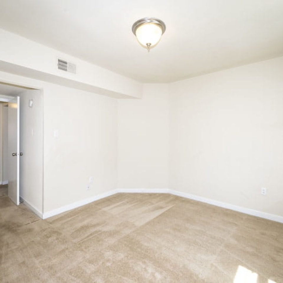 Eaton Square at Arlington Ridge Image 6