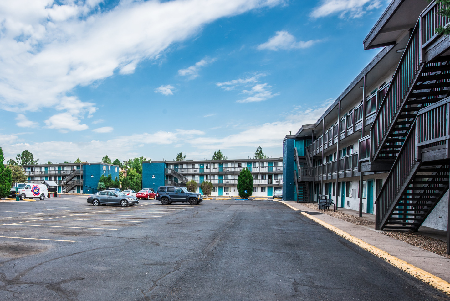 Parkwood Plaza Image 18