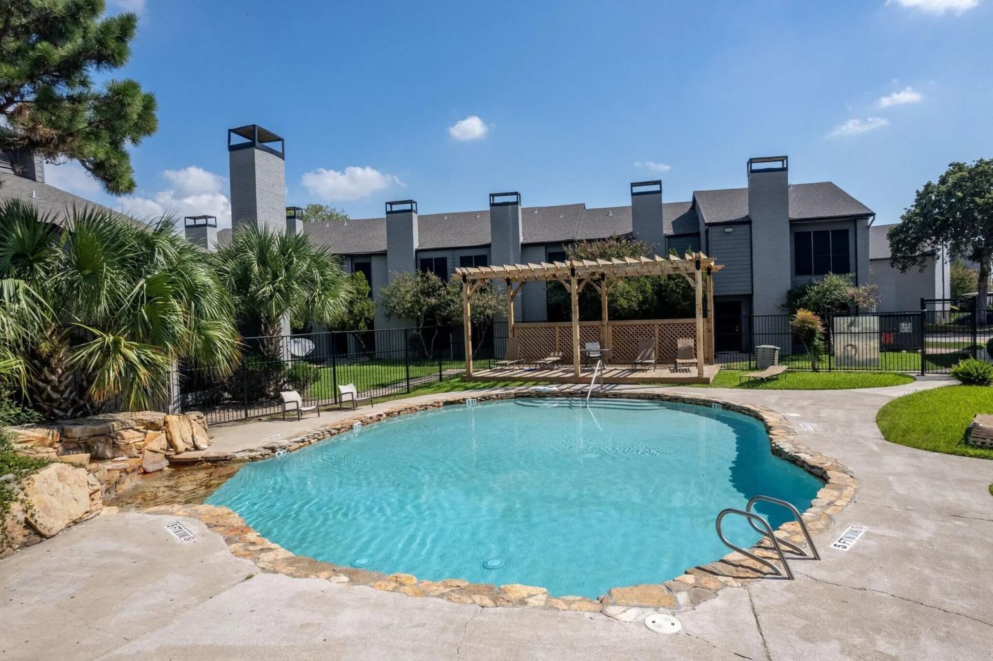 Skylar Pointe Image 25