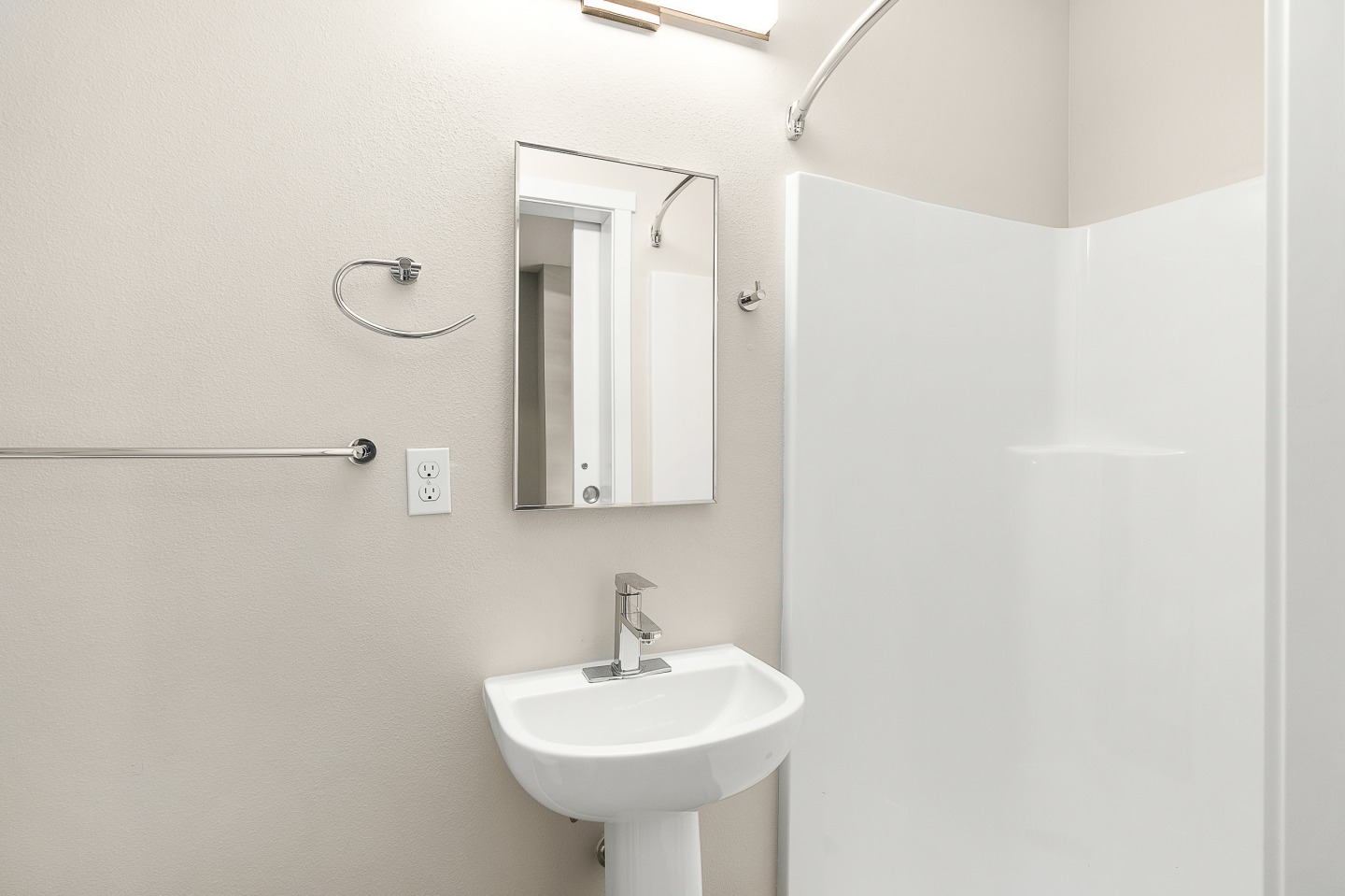4029 Rainier Image 18