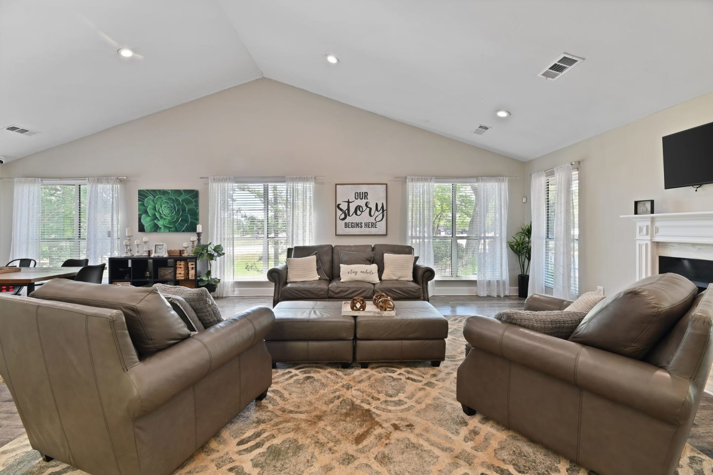 300 Riverside Image 1