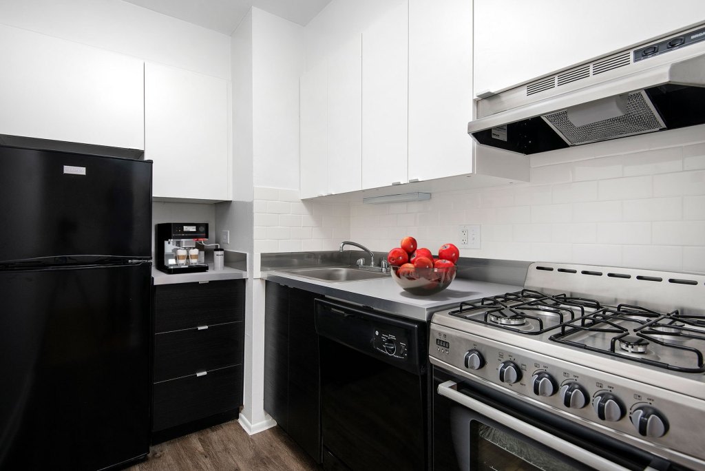 537 West Melrose Image 2