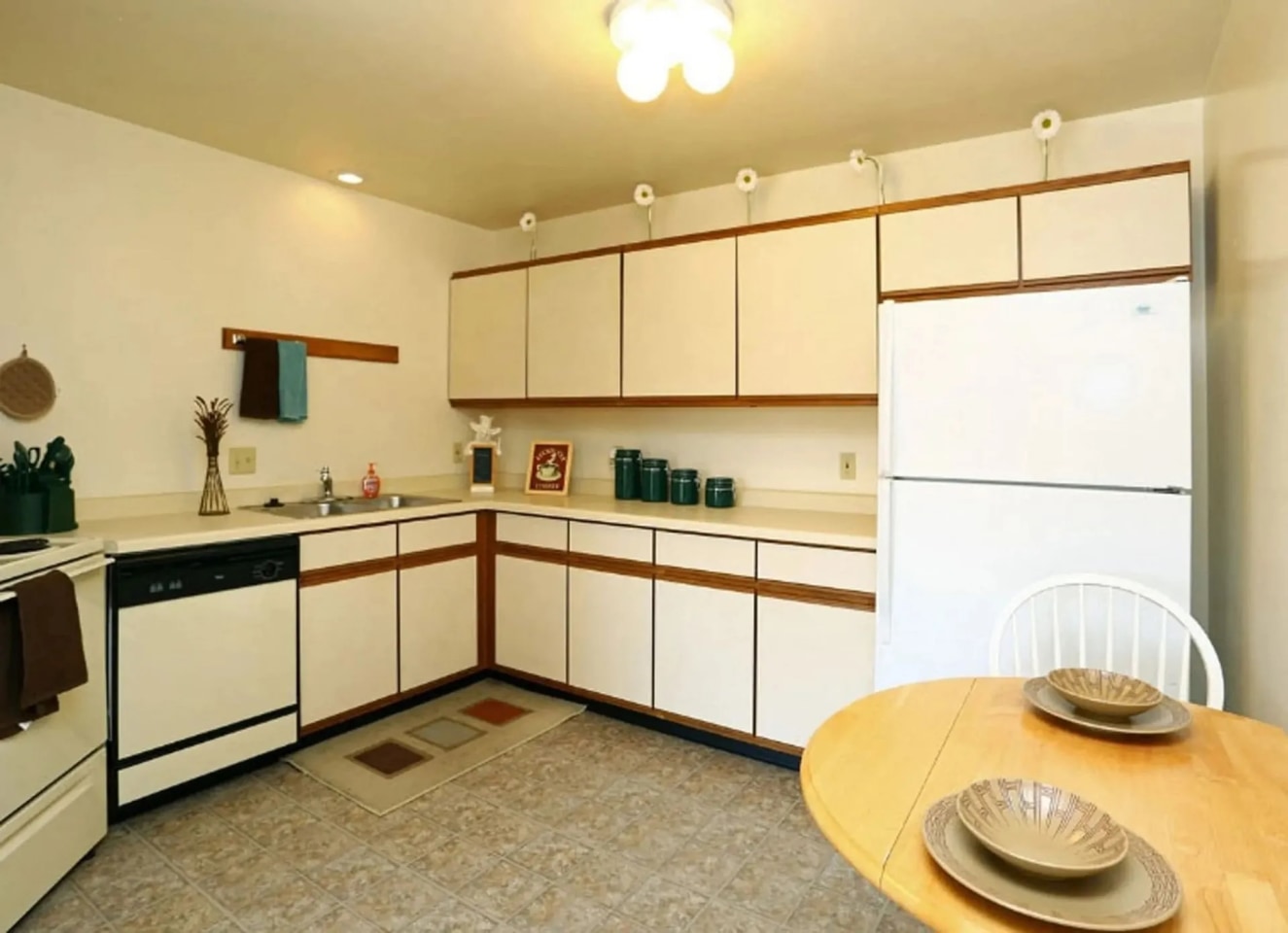 Eco Park Apartments Image 5