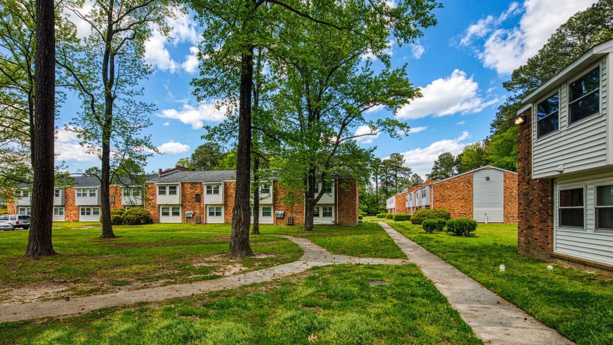 Pinewood Apartment Homes Image 8