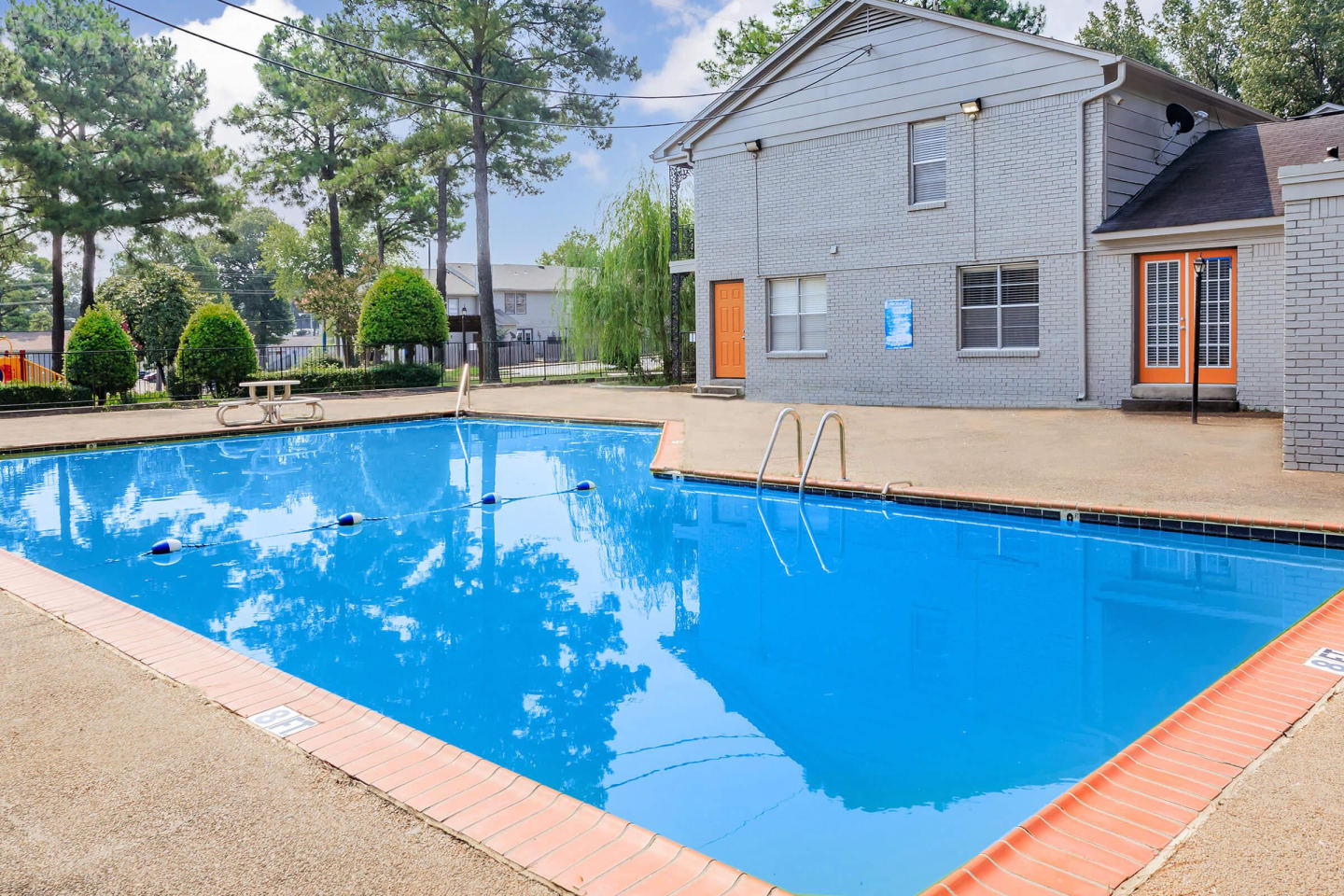 Emerald Pointe Apartments Image 4