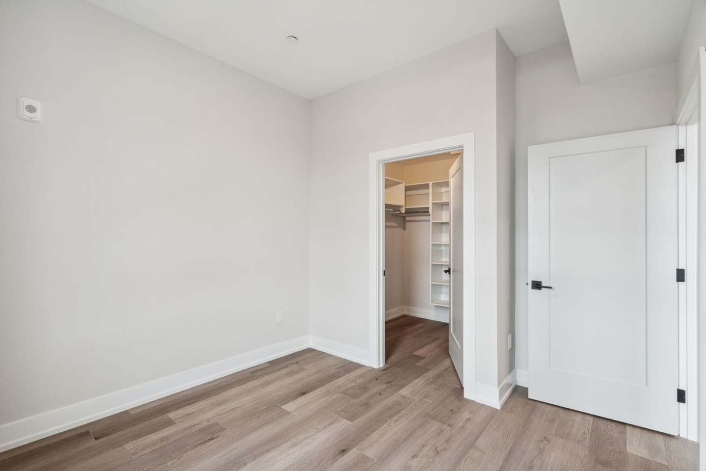 342 W Girard Avenue Image 7