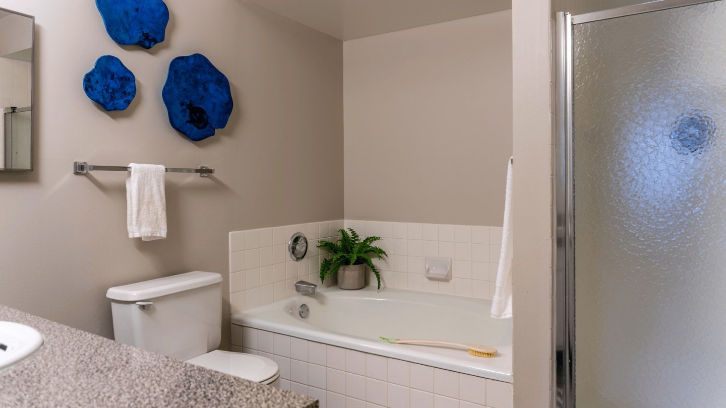 The Iroquois Club Apartments Image 9