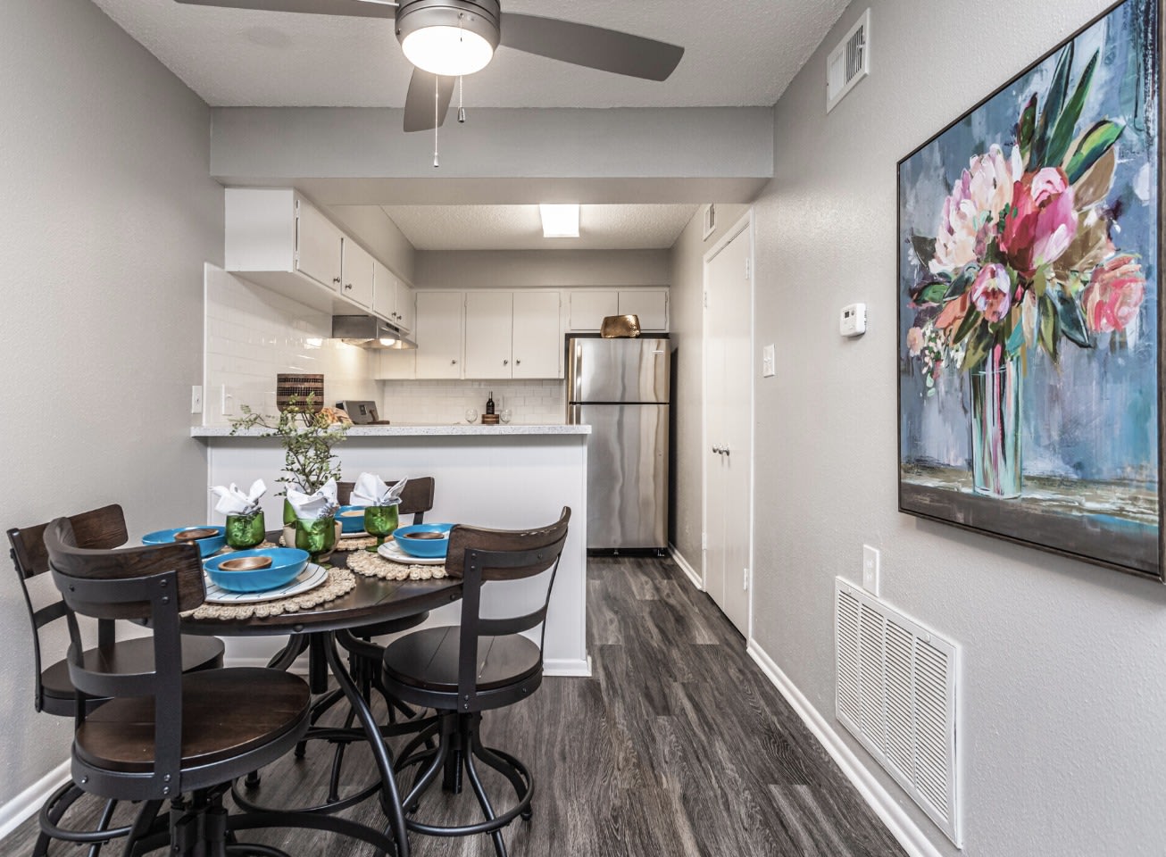 Village Oaks Apartments Image 3