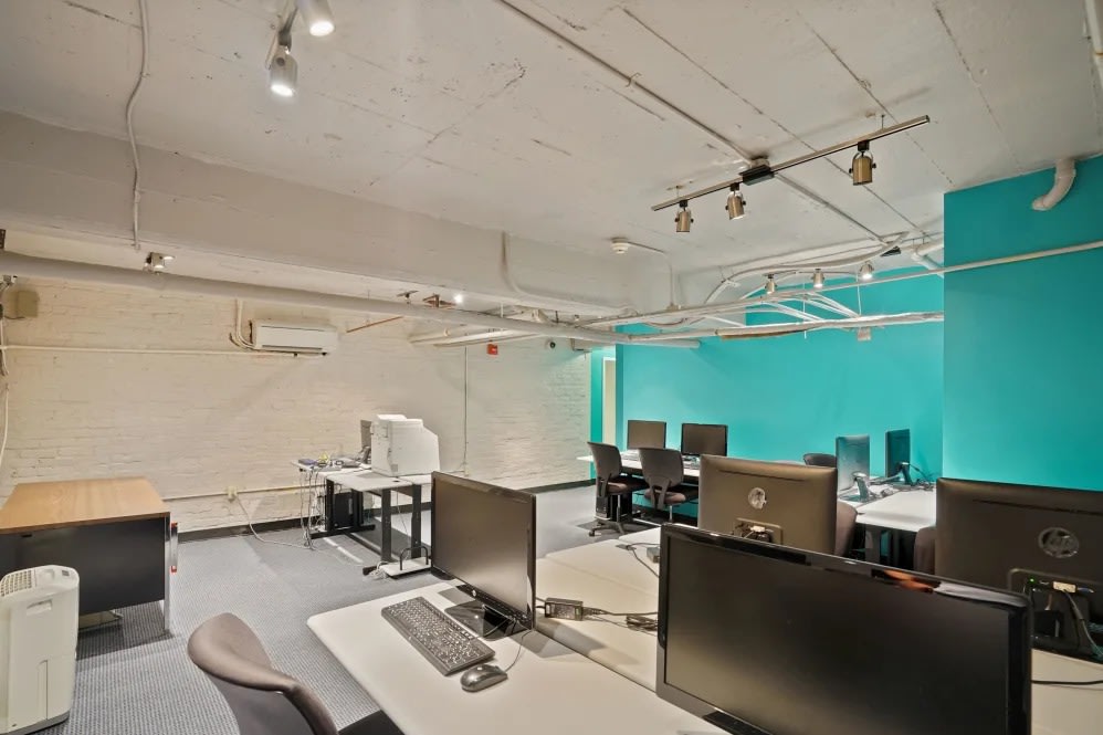 R Street Apartments Image 10