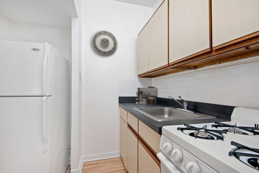 1049 West Oakdale Image 20