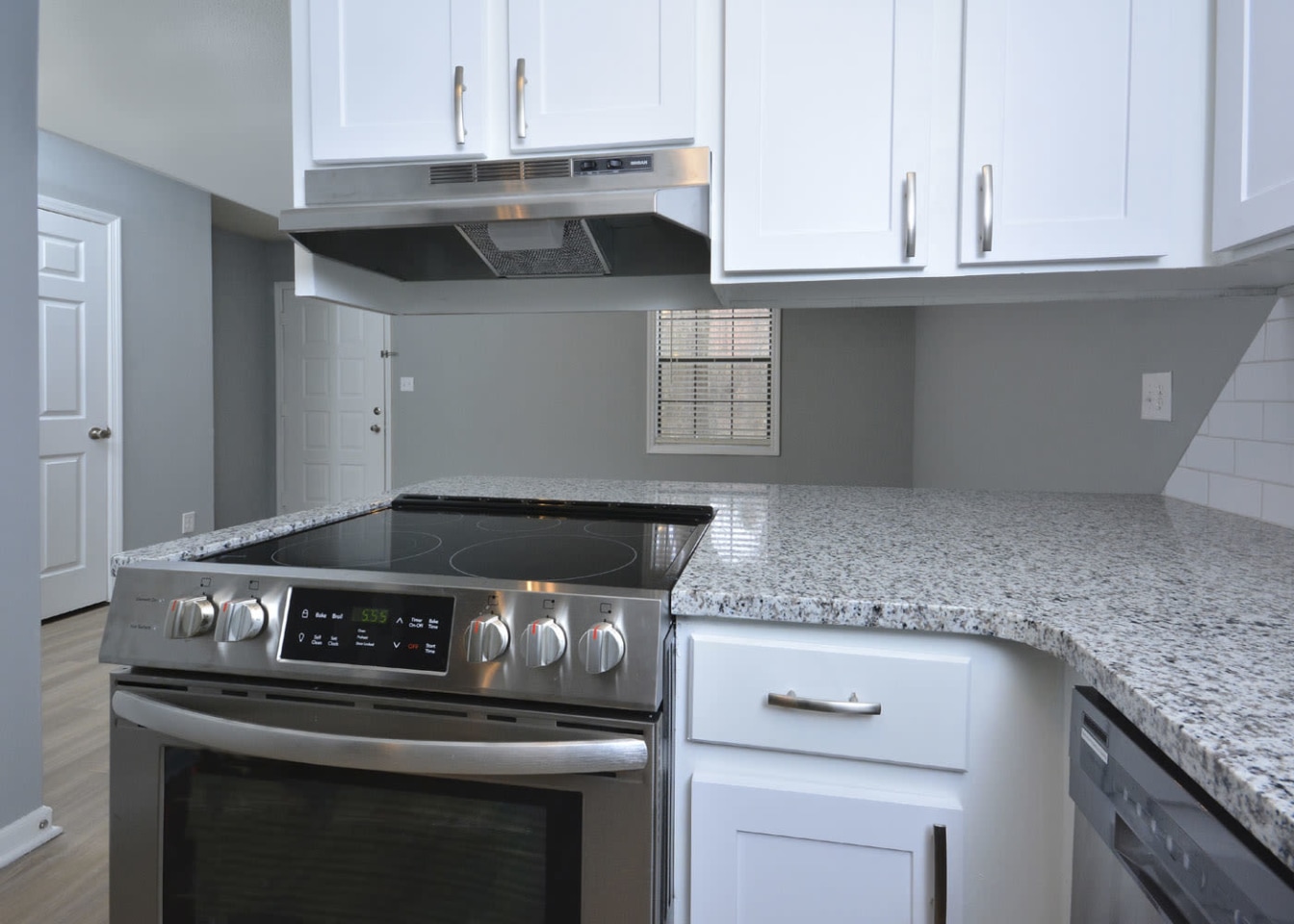 Lindsey Manor Apartments Image 20