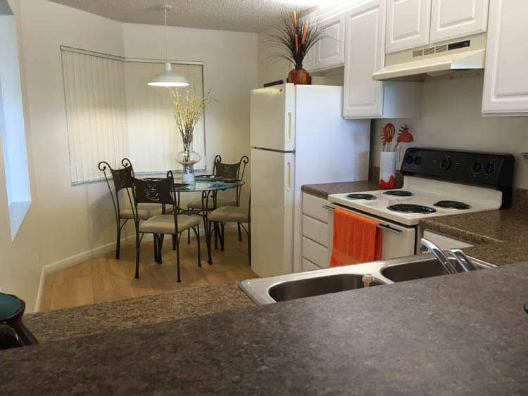 Tennis Towers Apartments Image 3