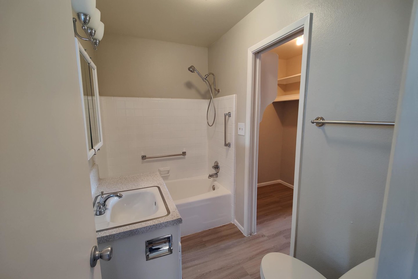 Albany Apartments Image 11