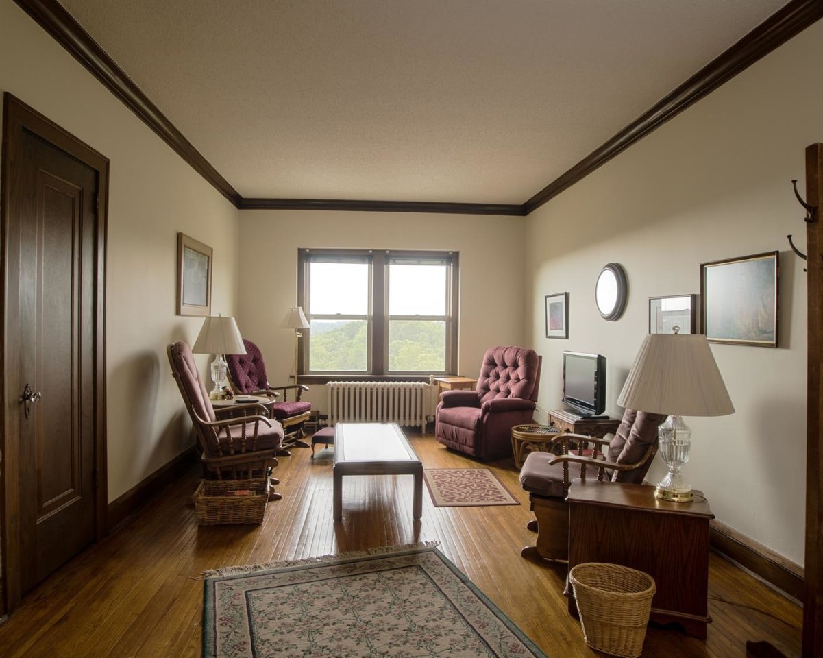 Hillside Apartments Image 13