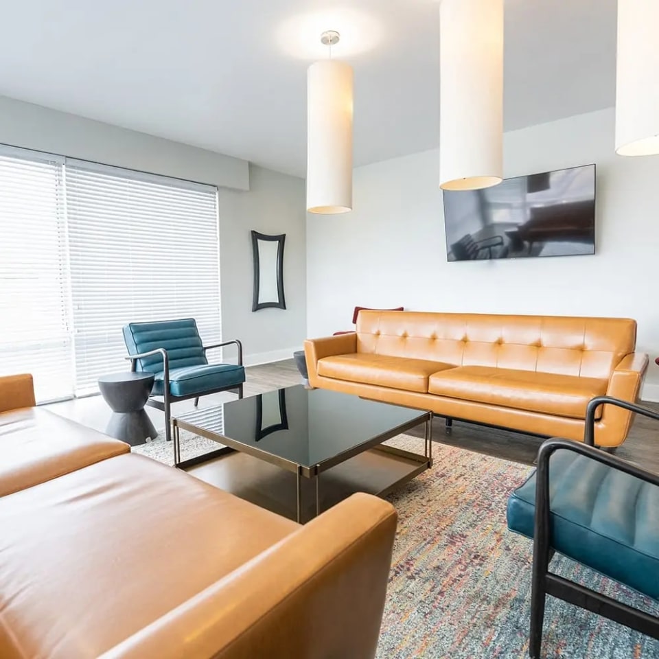 The Luxe on West Call - Student Housing Image 9