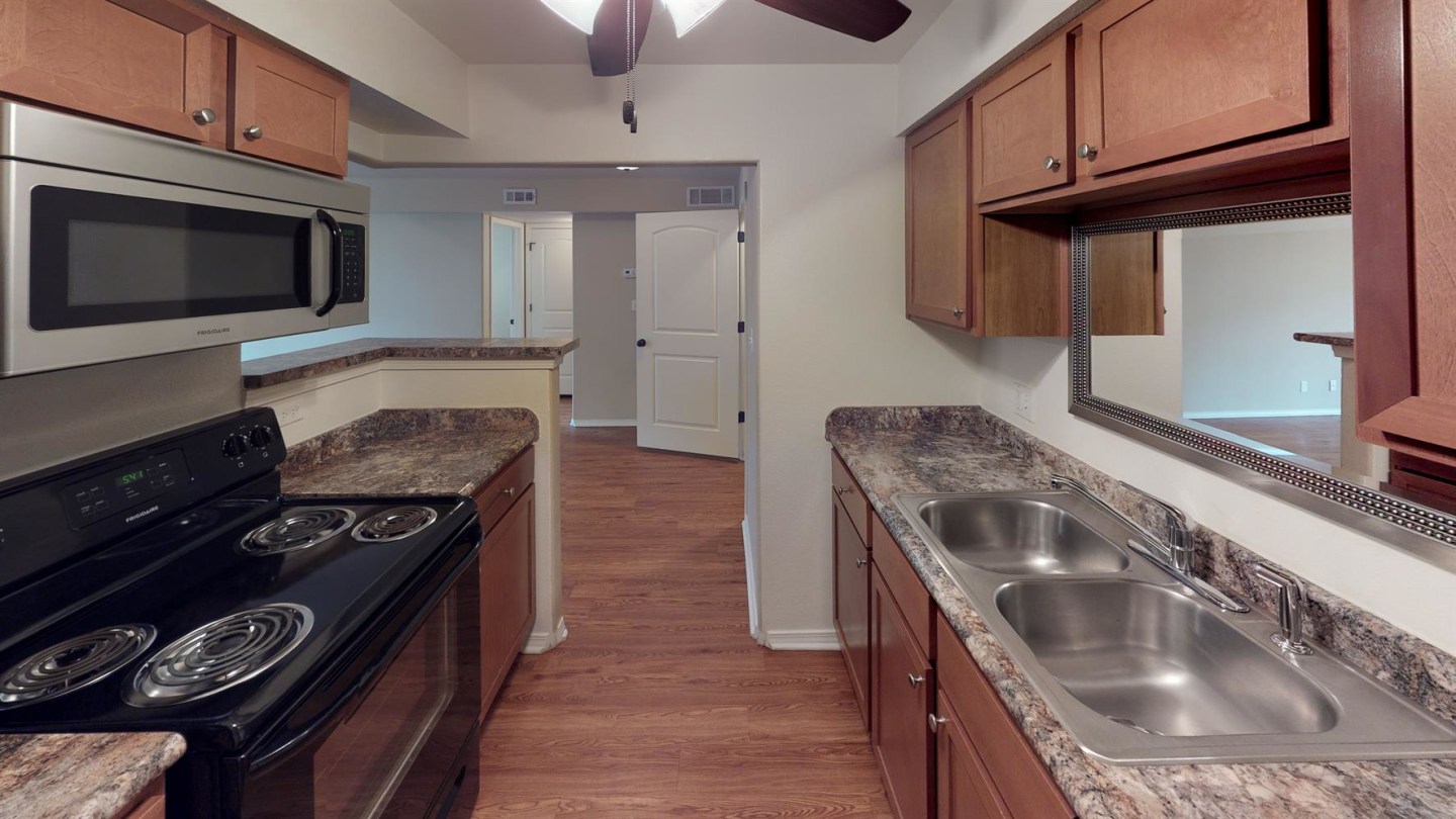 Metro Plex Apartments Image 5