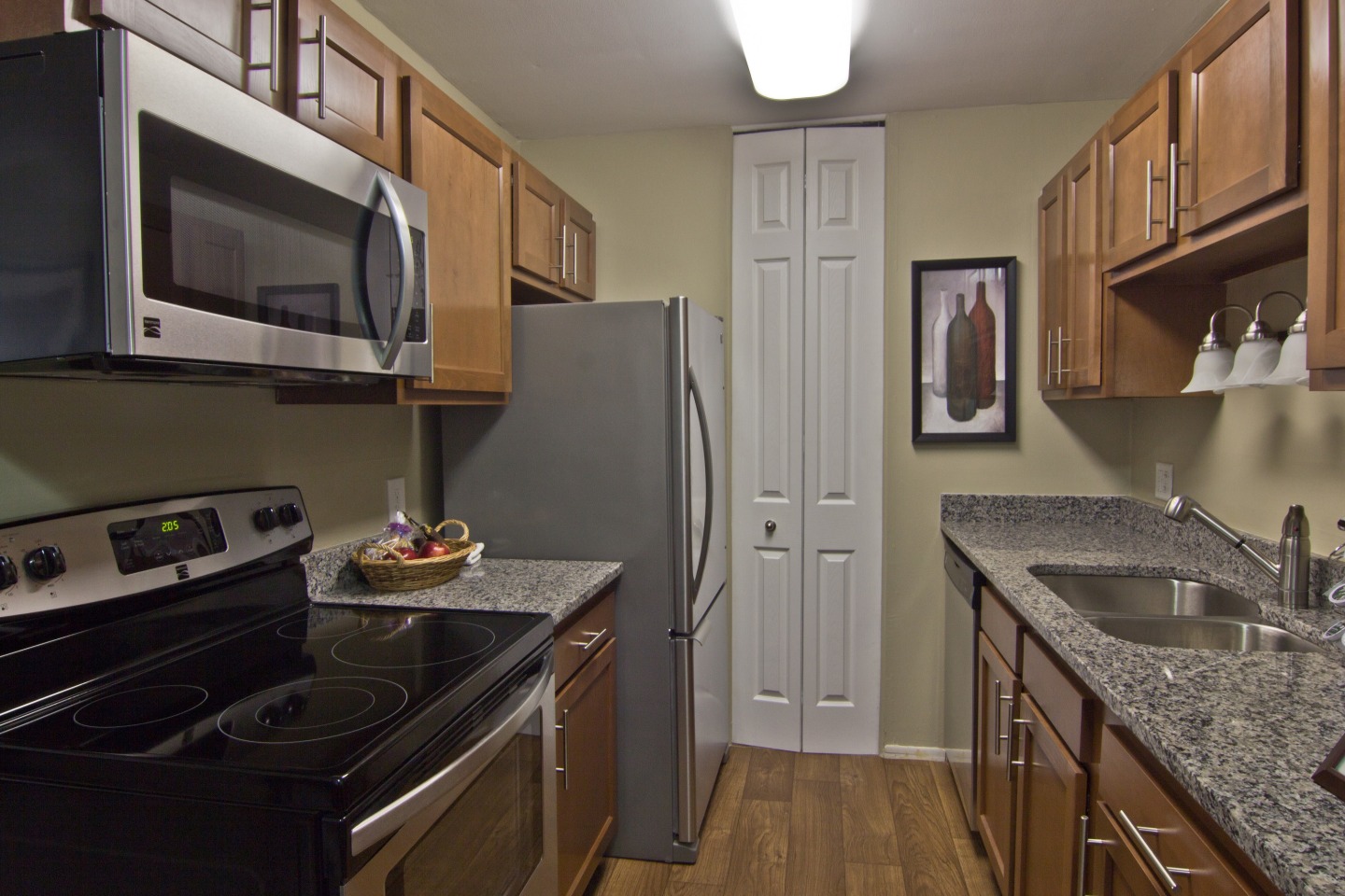 Shoreview Apartments Image 4