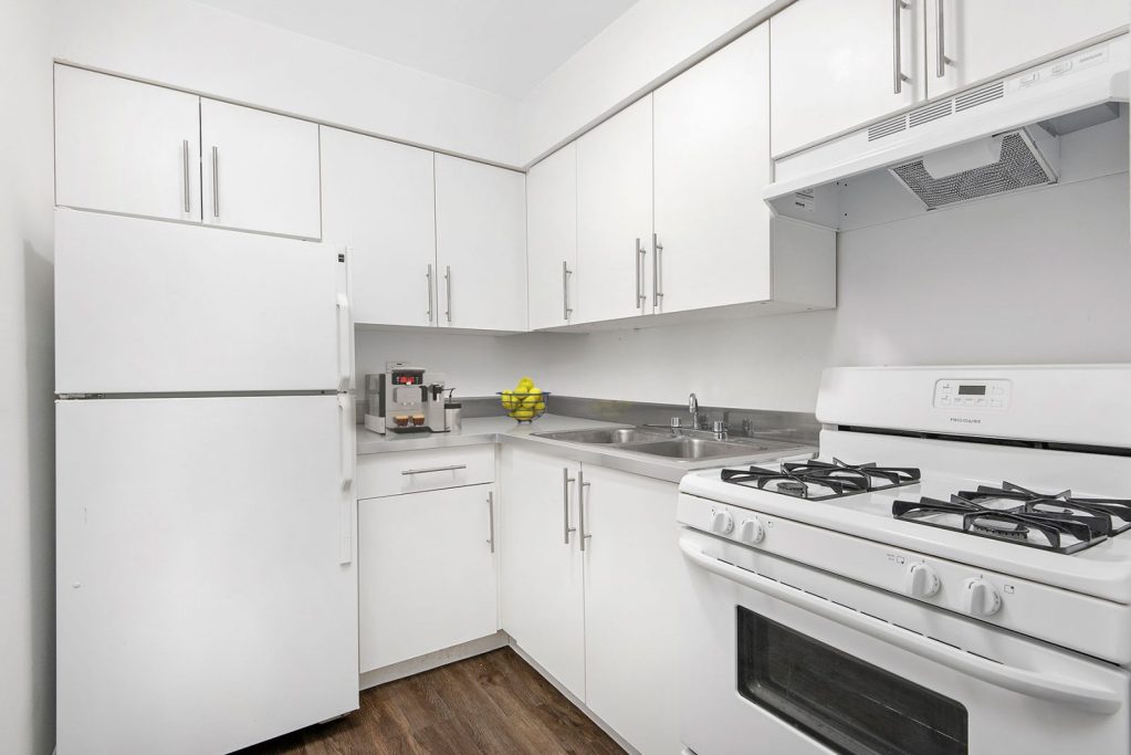 536 West Addison Image 17