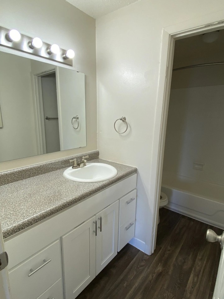 Village Square Apartments Image 6
