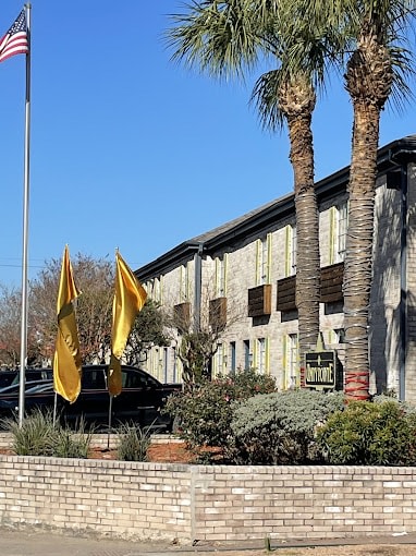 Inglewood Village Image 13