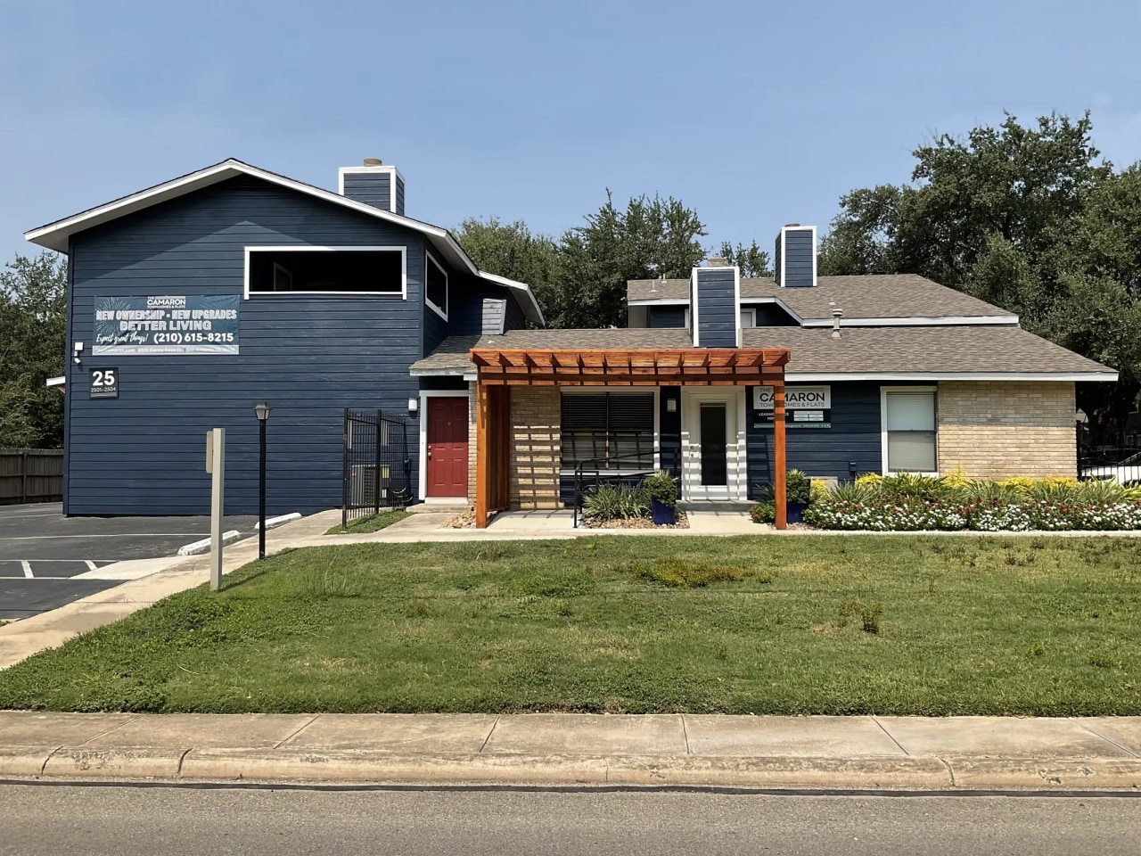The Camaron Townhomes & Flats Image 6