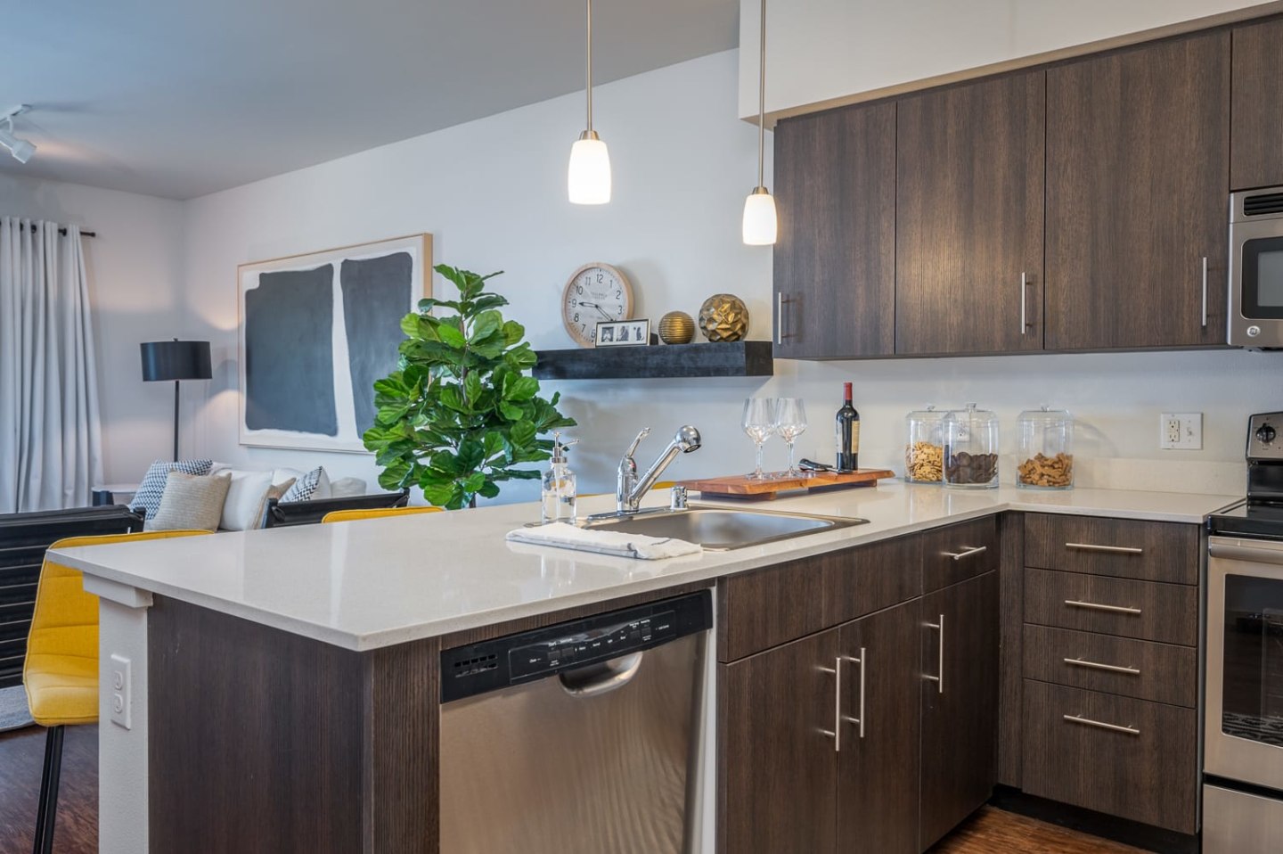 The Waterline Apartments Image 2