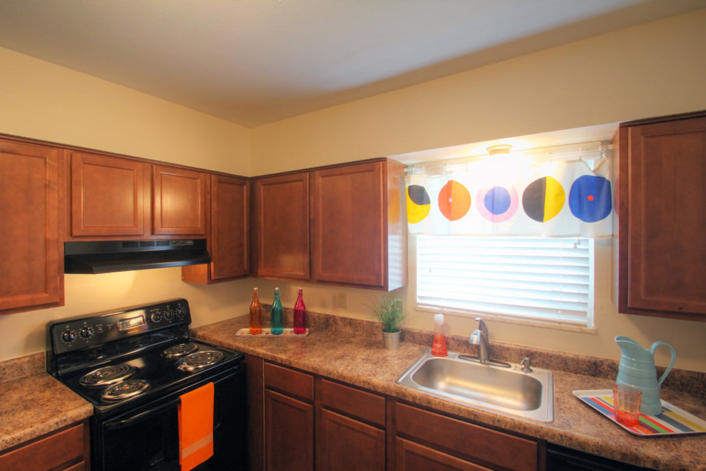 Country Club Apartments Image 1