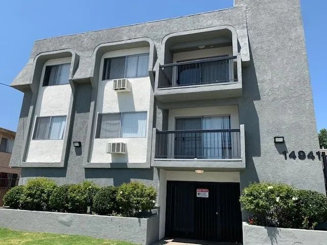 Roscoe Street Image 30