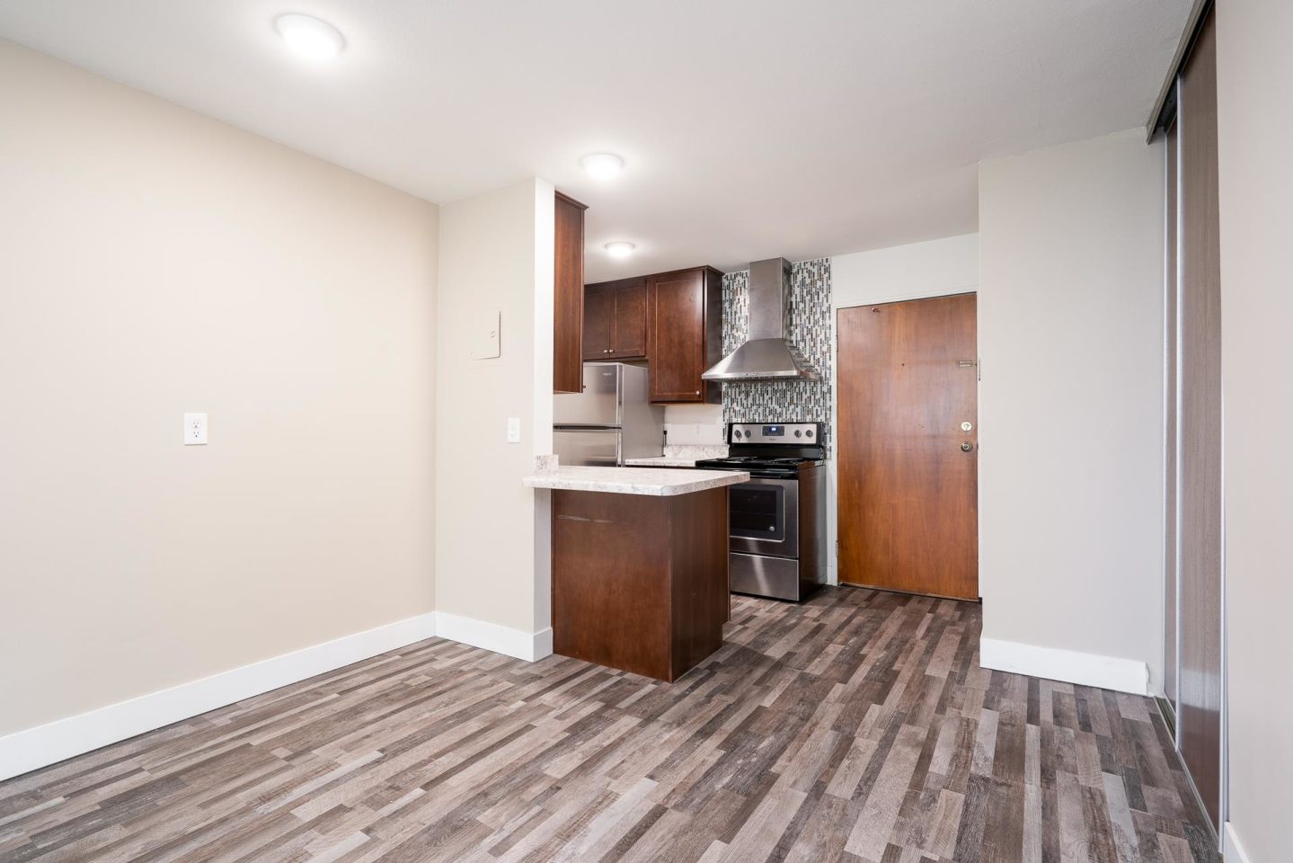 Riverside Flats Image 9