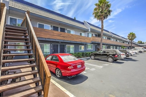 Del Amo Place Apartment Homes Image 6