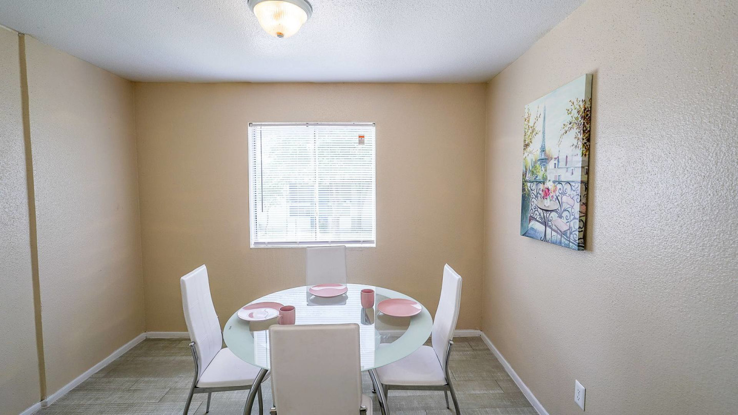 Trenton Place Image 16