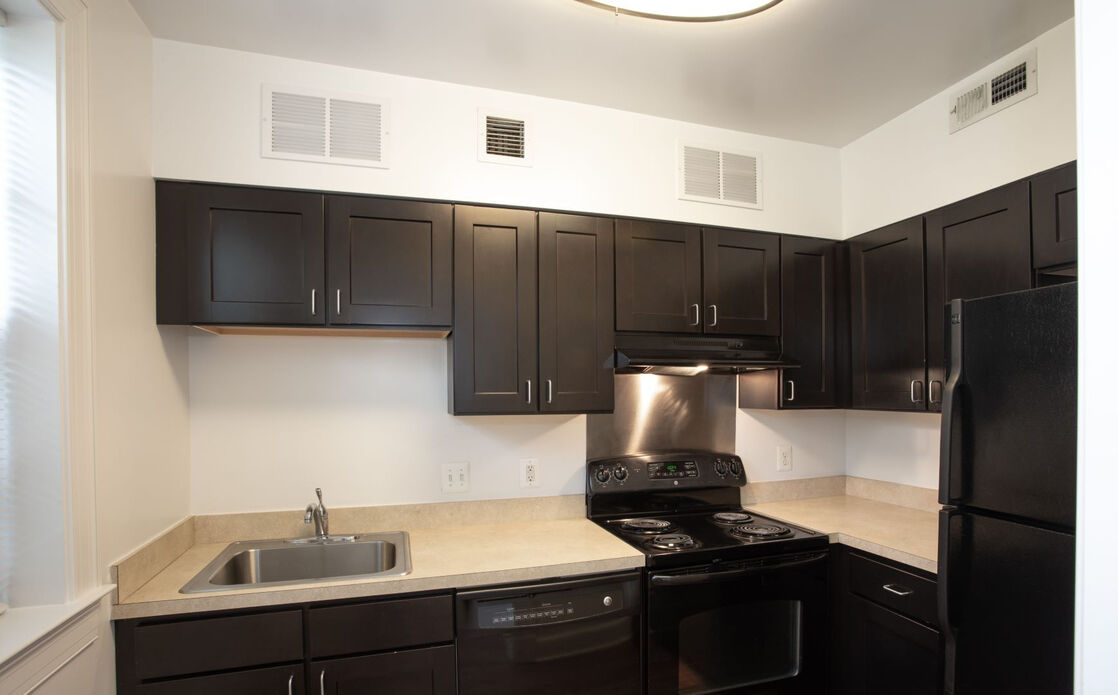 Colonial Village Apartments Image 2