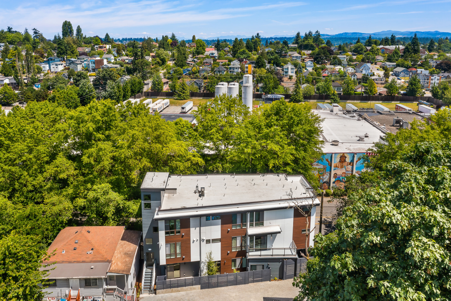 4029 Rainier Image 39
