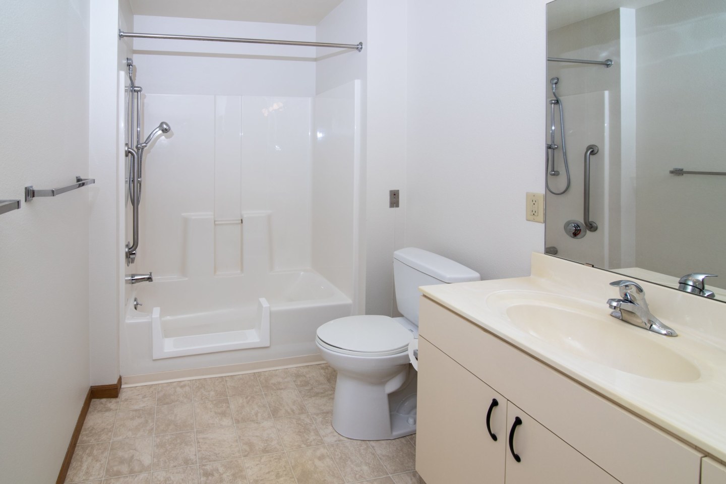 Villa Ciera - Senior Housing Image 8