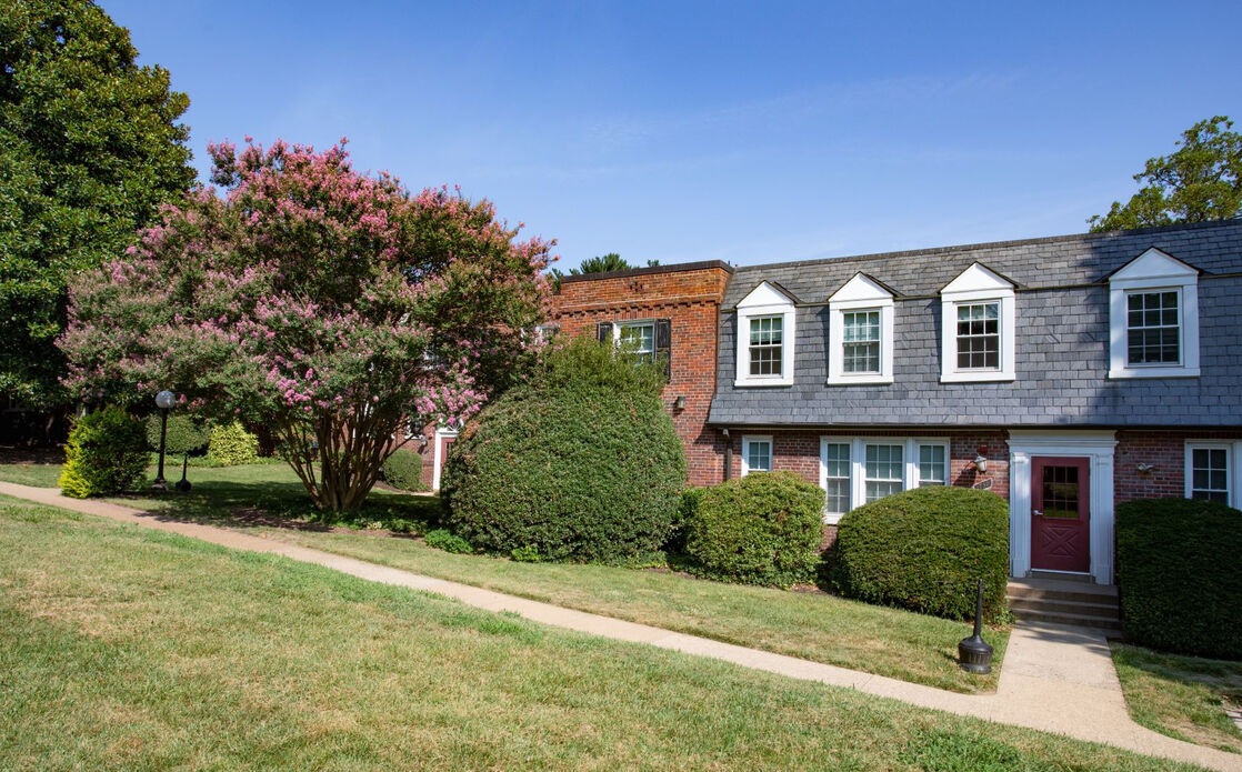 Colonial Village Apartments Image 40