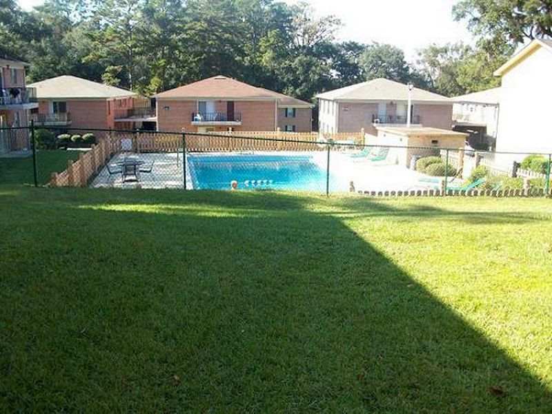 Live Oaks at 275 Image 1