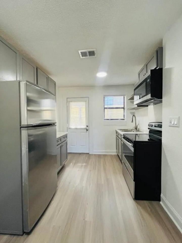 The Landings @ 237 Apartments Image 3