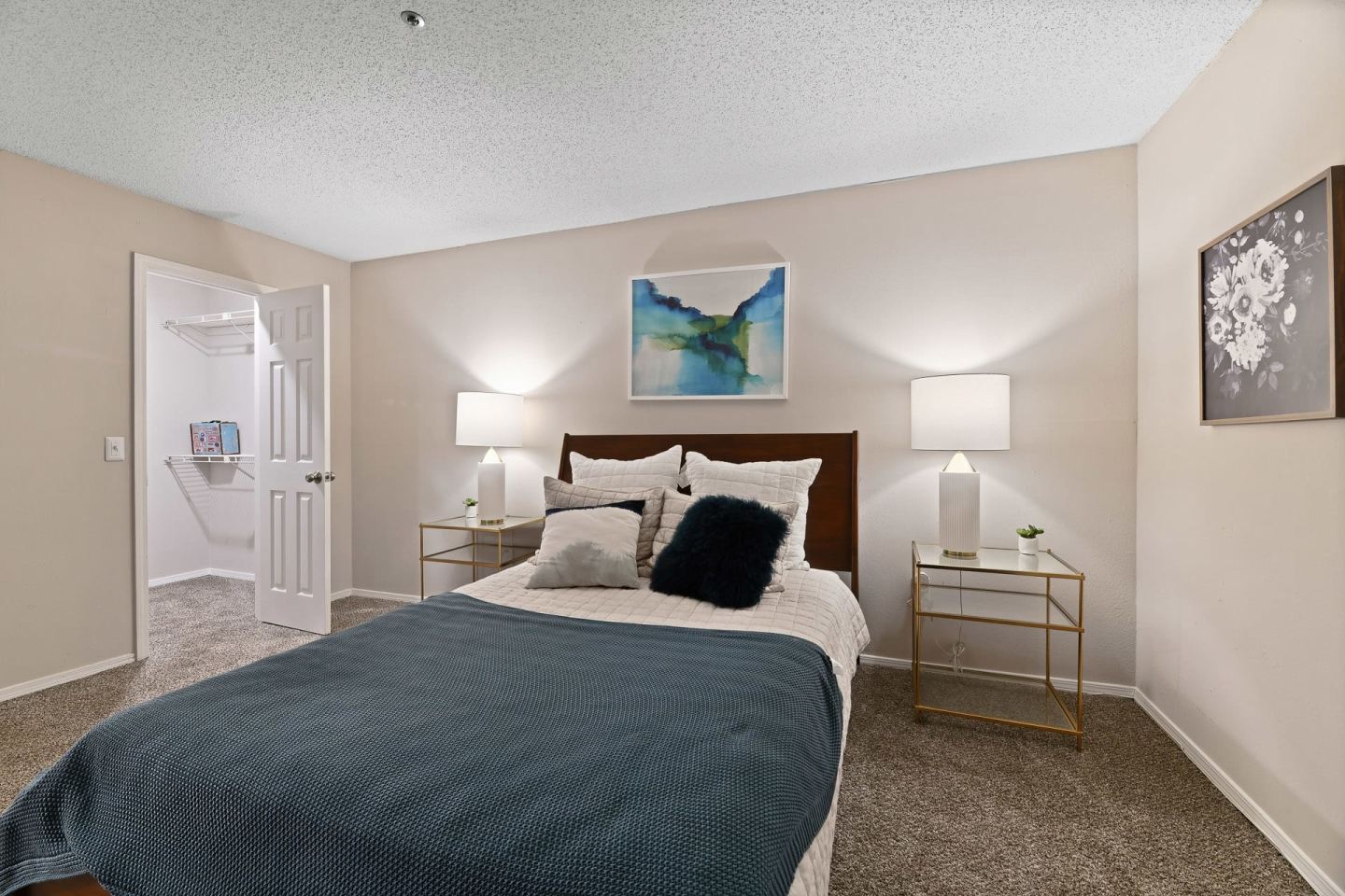 300 Riverside Image 25