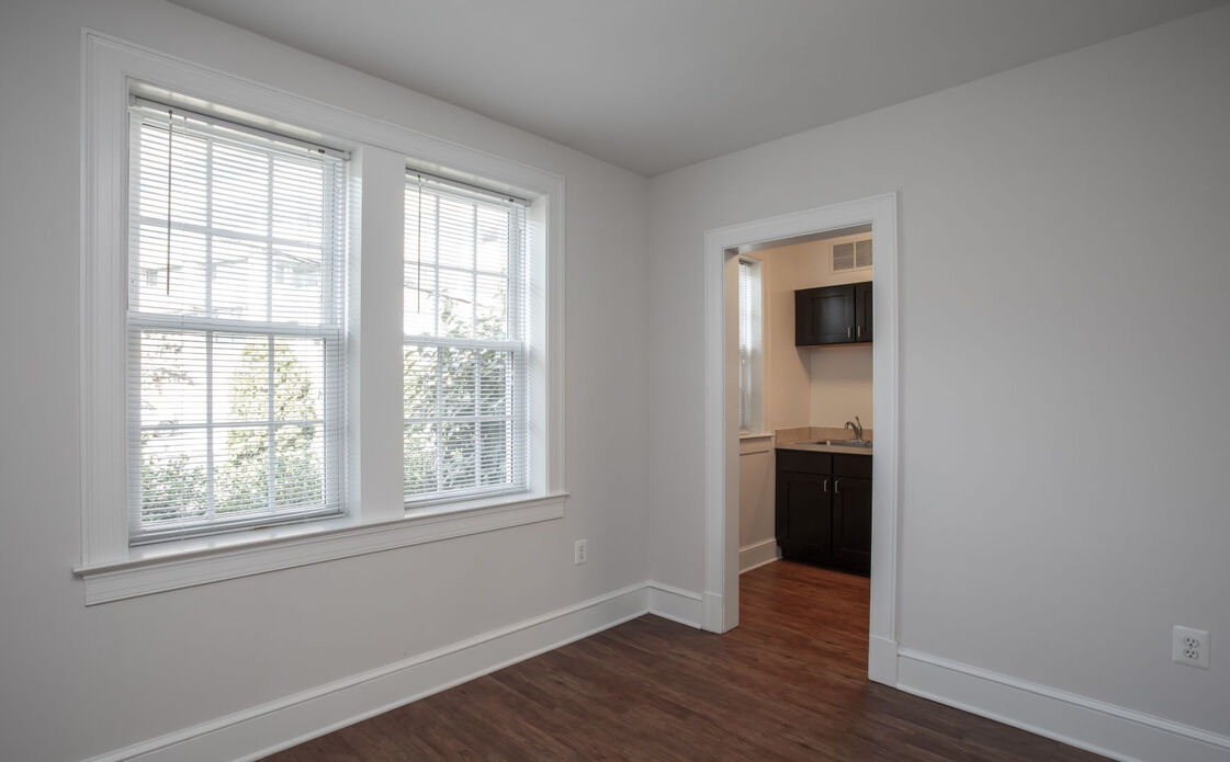 Colonial Village Apartments Image 10