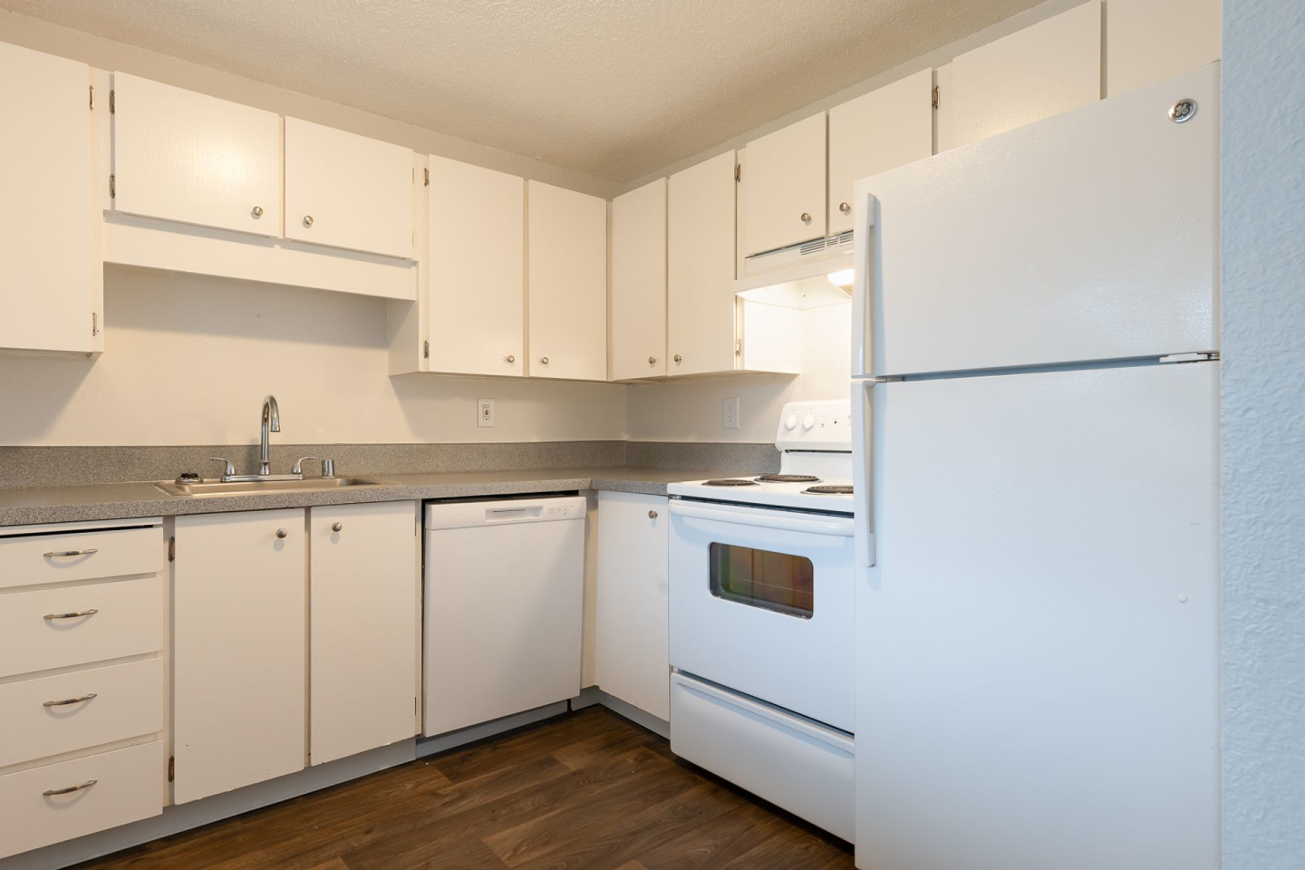Lindbrook Apartments Image 3