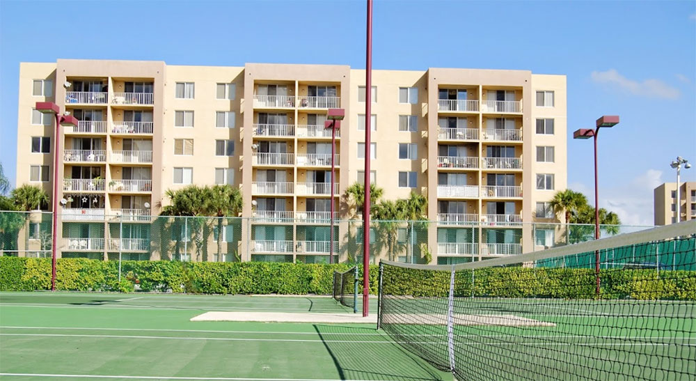 Tennis Towers Apartments Image 17